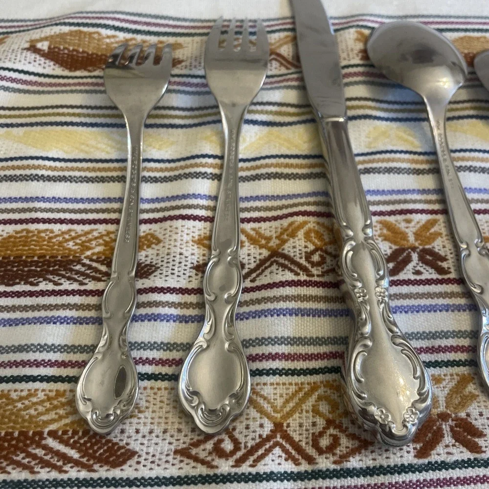 5 Piece Vintage William Roberts Stainless Steel Royal Manor Pattern Silverware‎